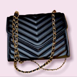 LUXURY BLACK CHEVRON GOLD CHAIN PURSE 🖤